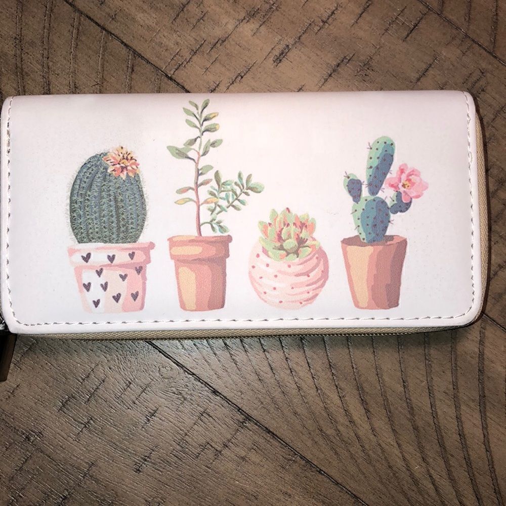 NWT Western Garden 🪴 Security Zip Vegan Wallet. Roomy!